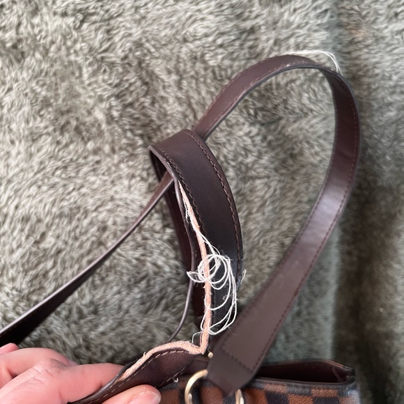 Large Louis Vuitton purse - Picture 7 of 12